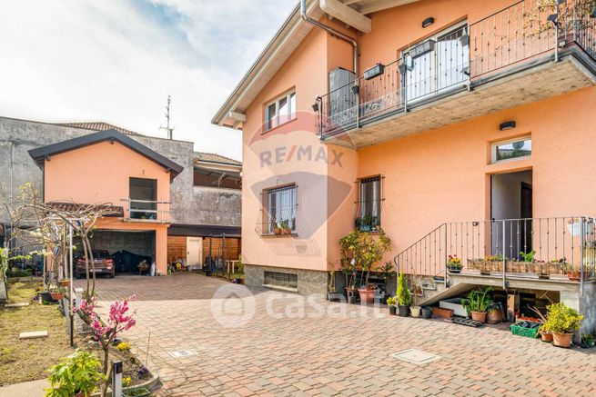 Villa in residenziale in Corso Sempione 90