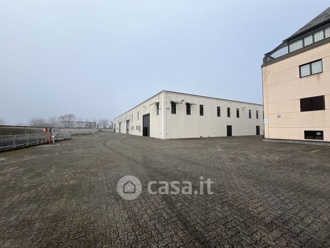 Capannone in commerciale in Via Romolo Murri
