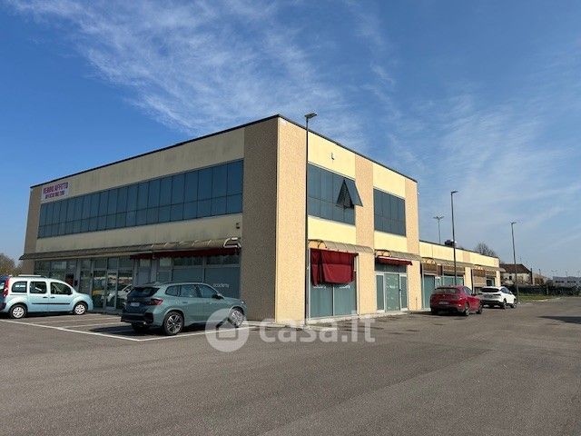 Ufficio in commerciale in 