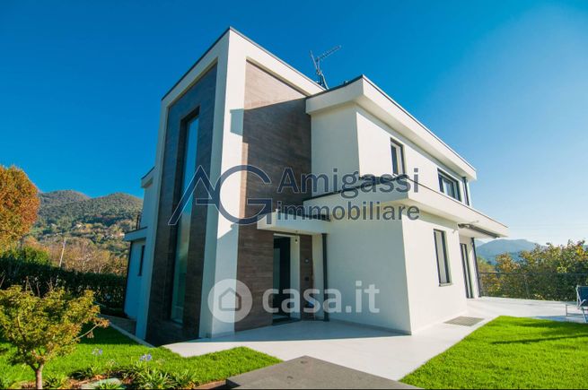 Villa in residenziale in Via Grumello
