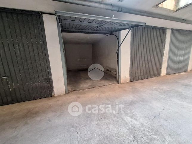 Garage/posto auto in residenziale in Via Lombardore 65