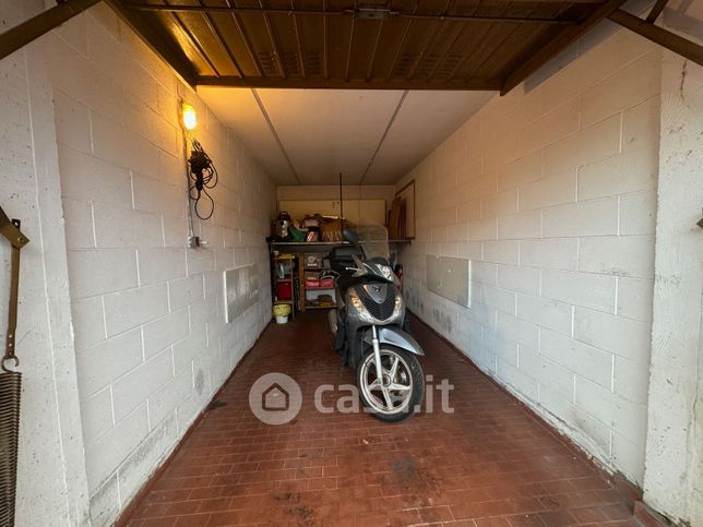 Garage/posto auto in residenziale in Via Petrarca 17