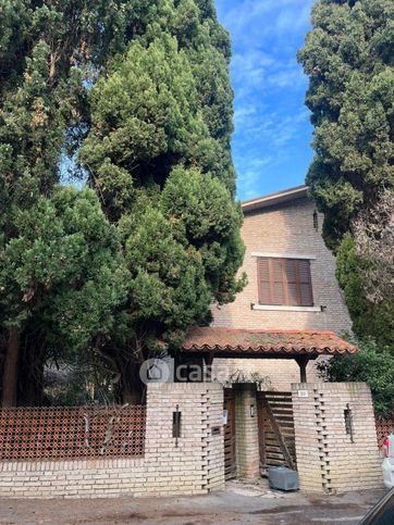 Villa in residenziale in Via Giacomo Puccini 20