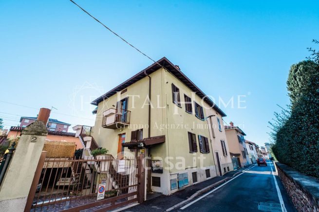 Capannone in commerciale in Via Giovanni Ruspini 4