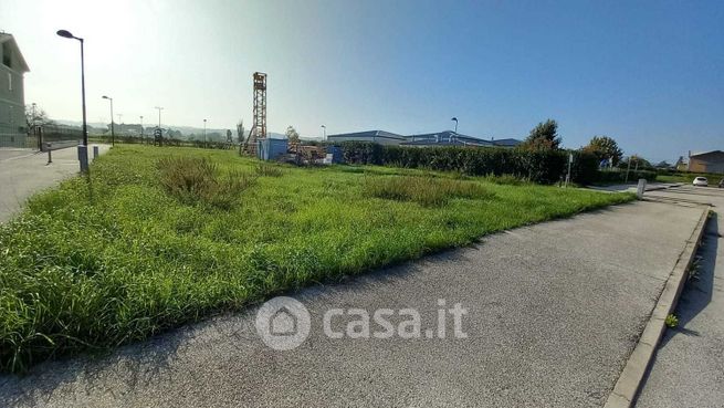 Terreno agricolo in commerciale in 