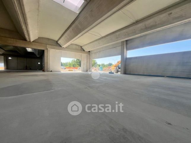 Capannone in commerciale in Via Piacenza