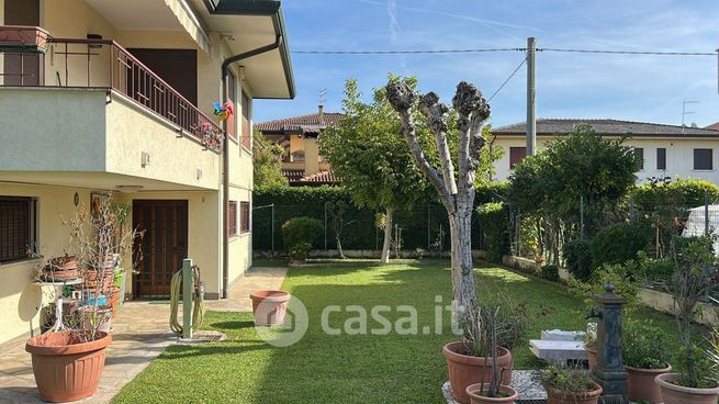 Villa in residenziale in 