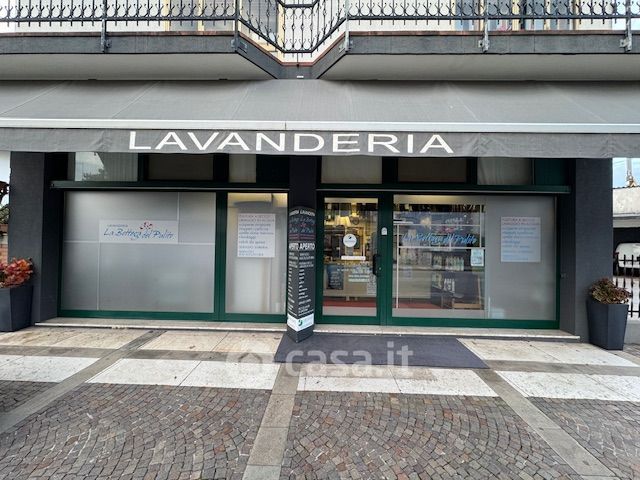 Attività/licenza (con o senza mura) in commerciale in Viale Roma 70