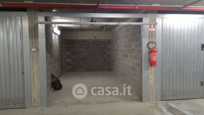 Garage/posto auto in residenziale in Corso Leoniero