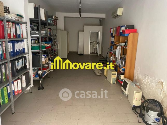 Ufficio in commerciale in Via Cairoli 52