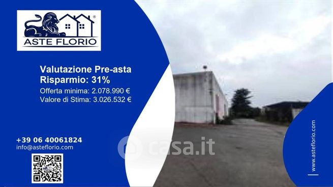Capannone in commerciale in Via dell'Industria