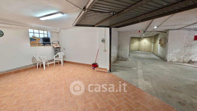Box/posto auto in residenziale in Via Alcide de Gasperi 4