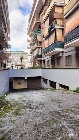 Garage/posto auto in residenziale in Via Armando Crisciani 9