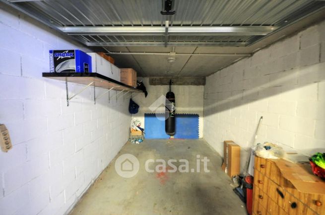 Garage/posto auto in residenziale in Via Manzoni 7