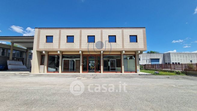 Capannone in commerciale in Via Guido Rossa