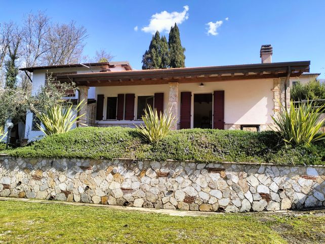Villa in residenziale in 