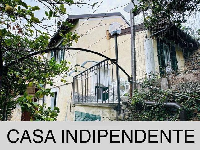 Casa indipendente in residenziale in 