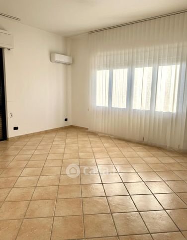 Ufficio in commerciale in Via Stradone di Camigliano 151