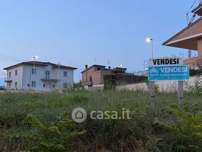 Terreno edificabile in residenziale in Via Alessandro Manzoni 145