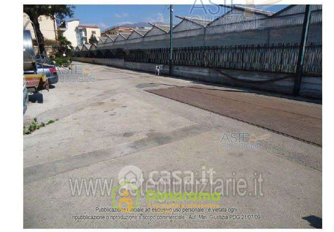 Capannone in commerciale in Via Napoli 155