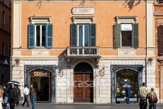 Attivitã /licenza (con o senza mura) in commerciale in Piazza di Spagna 20