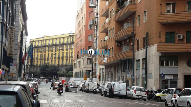 Ufficio in commerciale in Via San Nicola alla Dogana 9