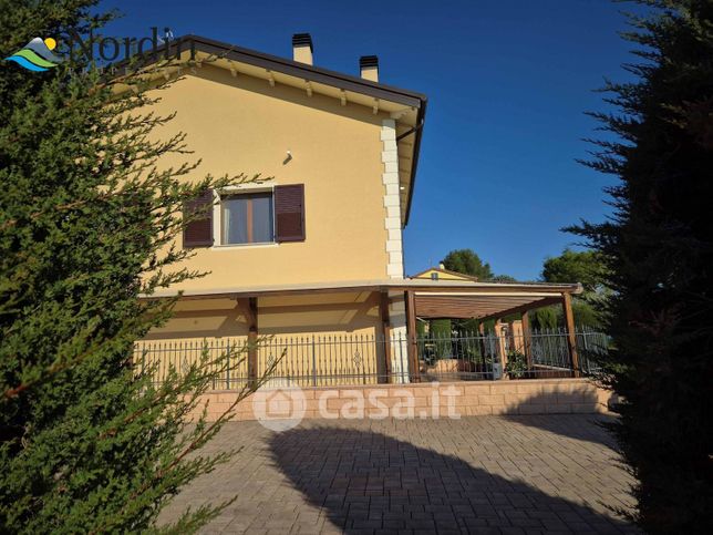 Casa indipendente in residenziale in Viale Trento
