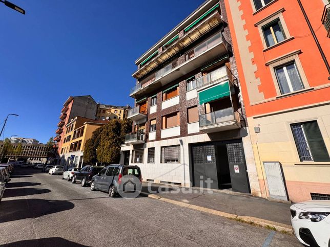 Ufficio in commerciale in Via Maloia 8