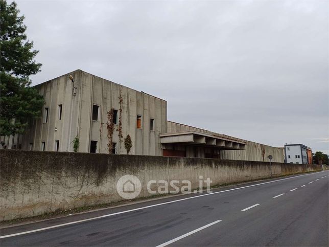 Capannone in commerciale in Strada Biandrate 53