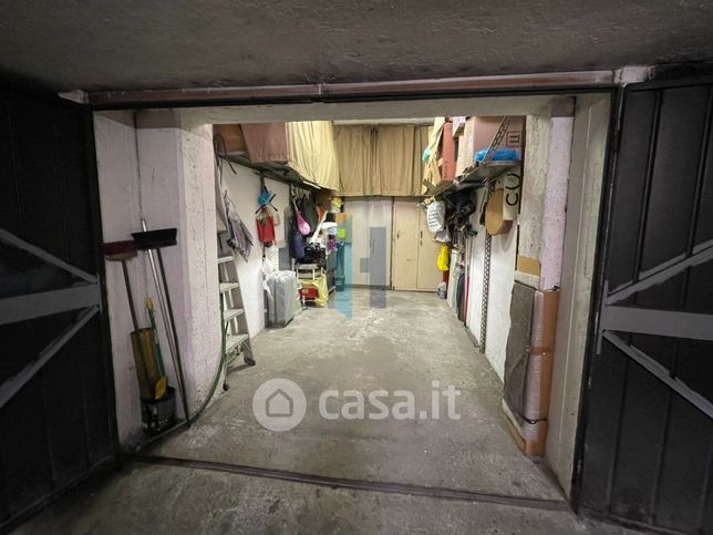 Garage/posto auto in residenziale in Via Ischia