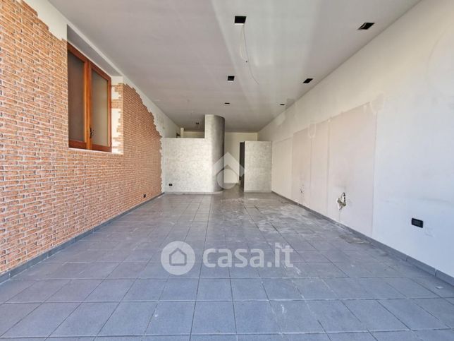 Capannone in commerciale in Via Piero Gobetti 11