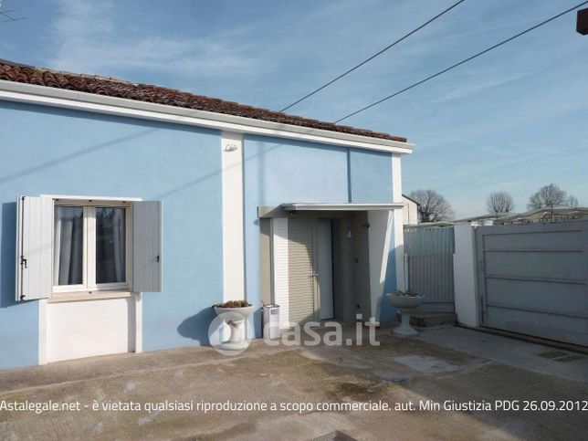 Casa indipendente in residenziale in Via Codalunga 4