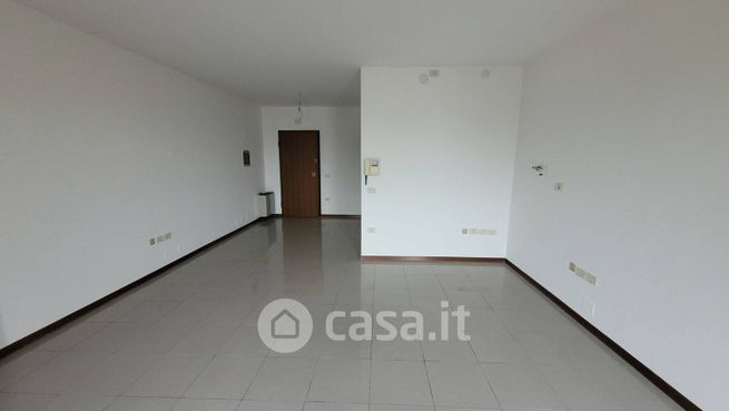 Ufficio in commerciale in Via Monte Novegno 7