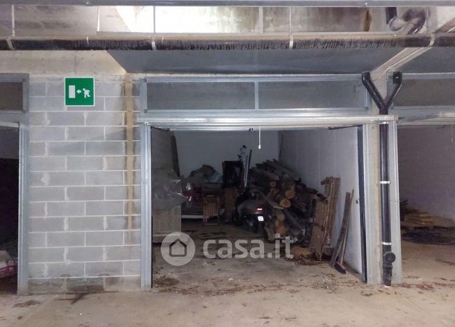 Box/posto auto in residenziale in Via Roma