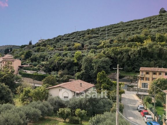 Casa indipendente in residenziale in Via Cozzi 93