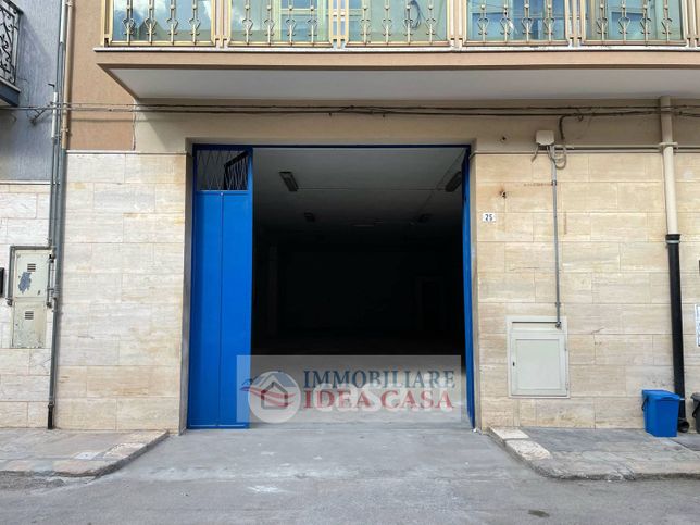 Attivitã /licenza (con o senza mura) in commerciale in Via Campania