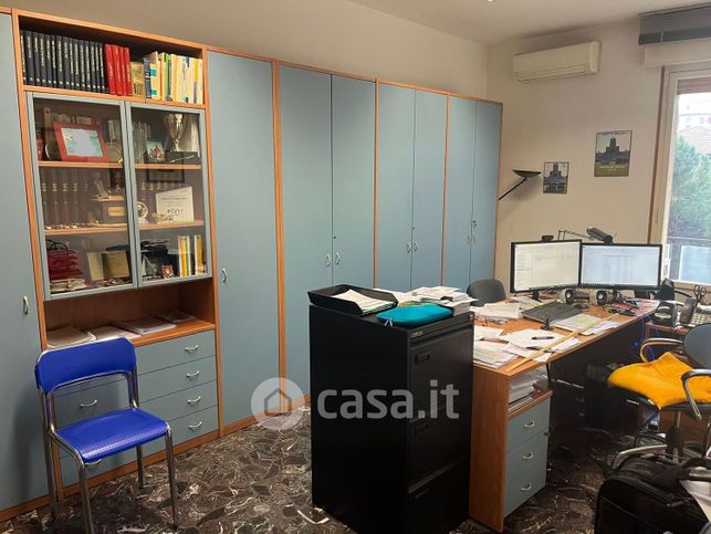 Ufficio in commerciale in Via Caravaggio