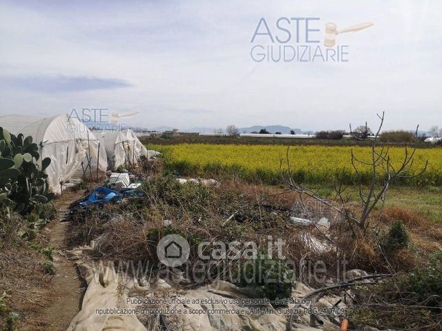 Terreno agricolo in commerciale in