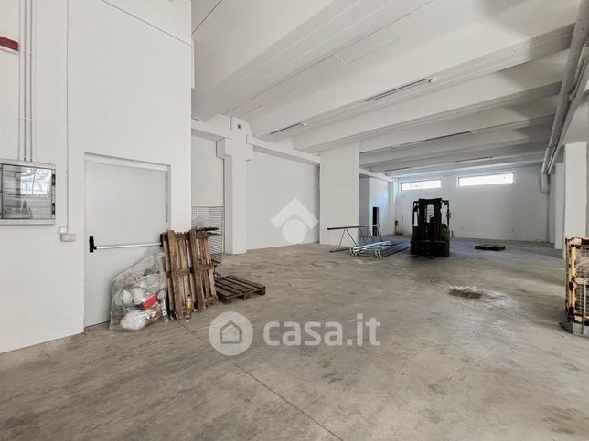 Capannone in commerciale in Via Roma 1