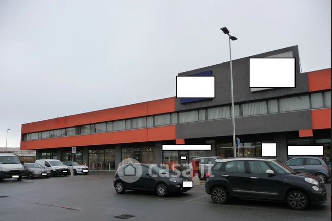 Capannone in commerciale in Strada Torino 7