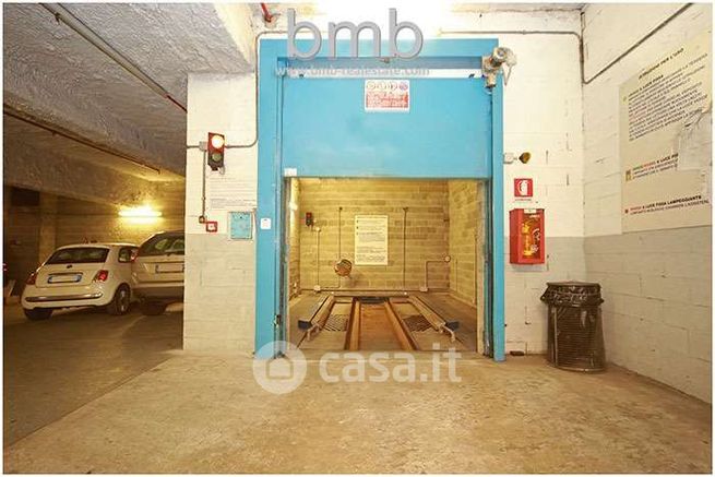 Box/posto auto in residenziale in Via Cavour 5