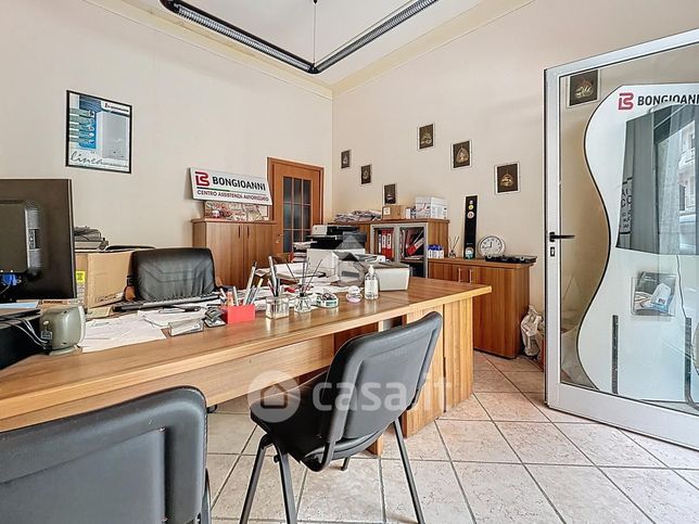 Capannone in commerciale in Via V. Caciagli 10