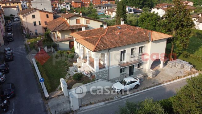 Villa in residenziale in Via del Santo 201