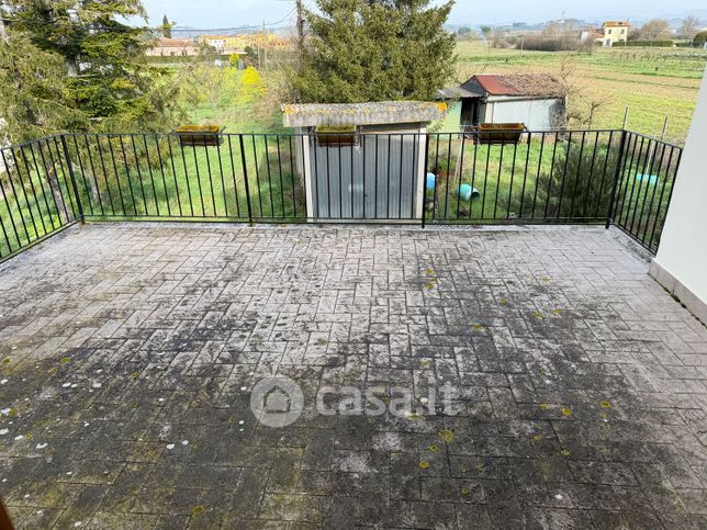Casa bi/trifamiliare in residenziale in 