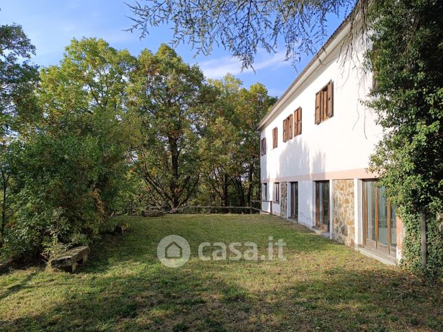 Casa indipendente in residenziale in 