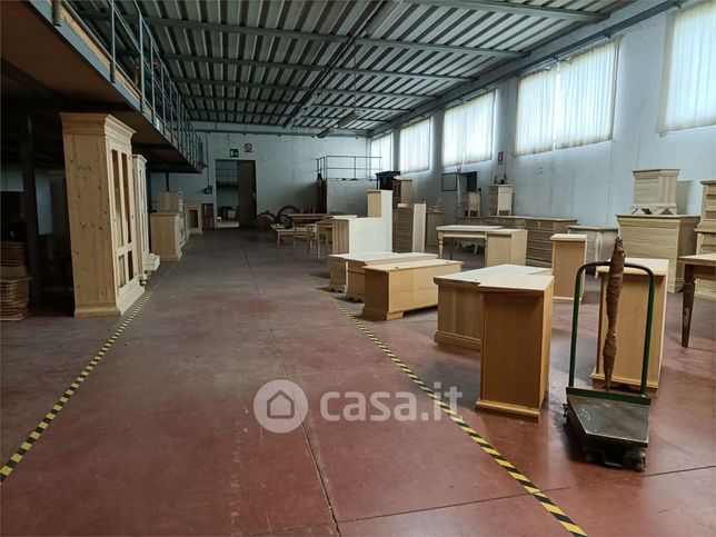 Capannone in commerciale in Via Leccio