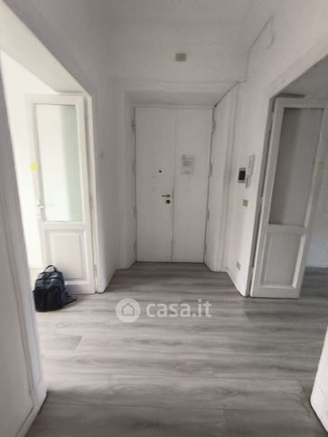 Ufficio in commerciale in Via Carlo Mirabello