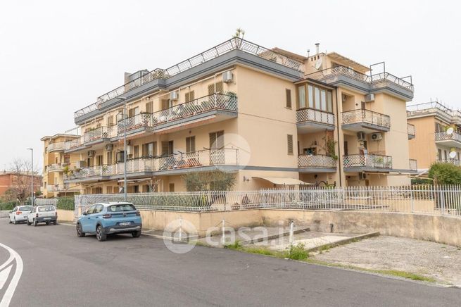 Box/posto auto in residenziale in Via Lago di Annone 15