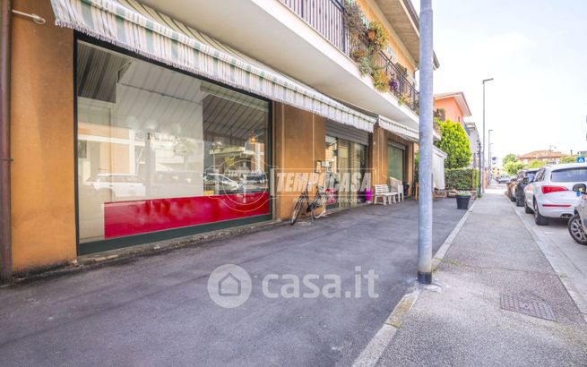 Capannone in commerciale in Via Fratelli Bandiera
