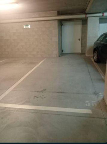 Box/posto auto in residenziale in Via Carlo Ruini